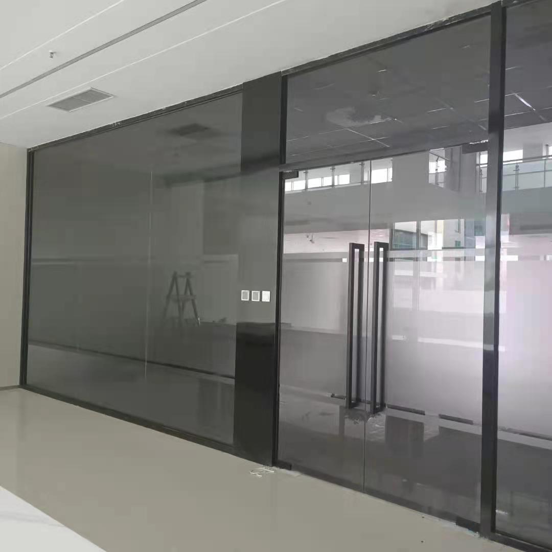 玻璃門爆裂是由什么引起的呢？